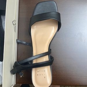 Brand new never worn black 10 wide